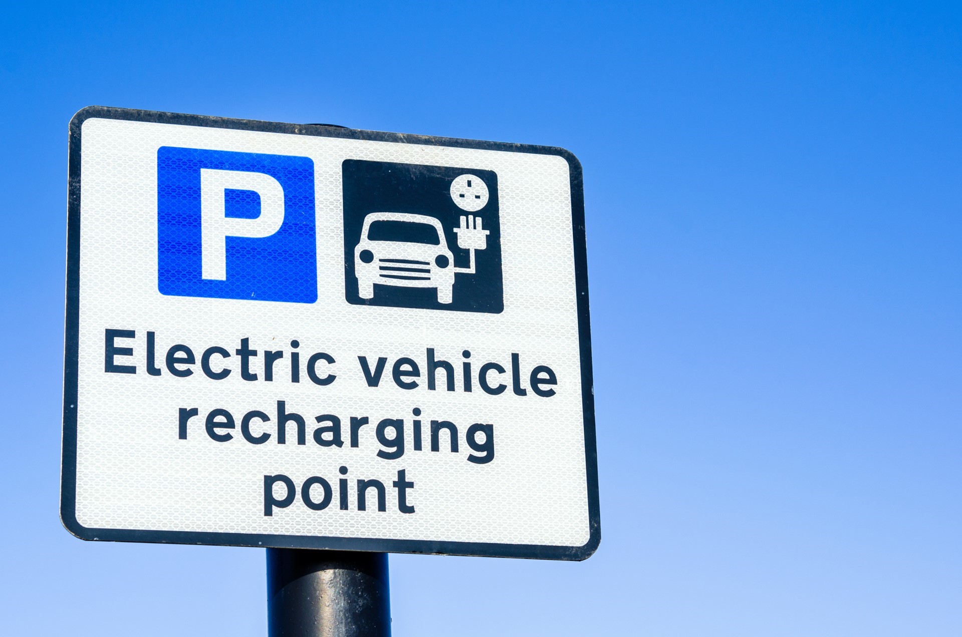 EV_charging_Gettyimages 873230552
