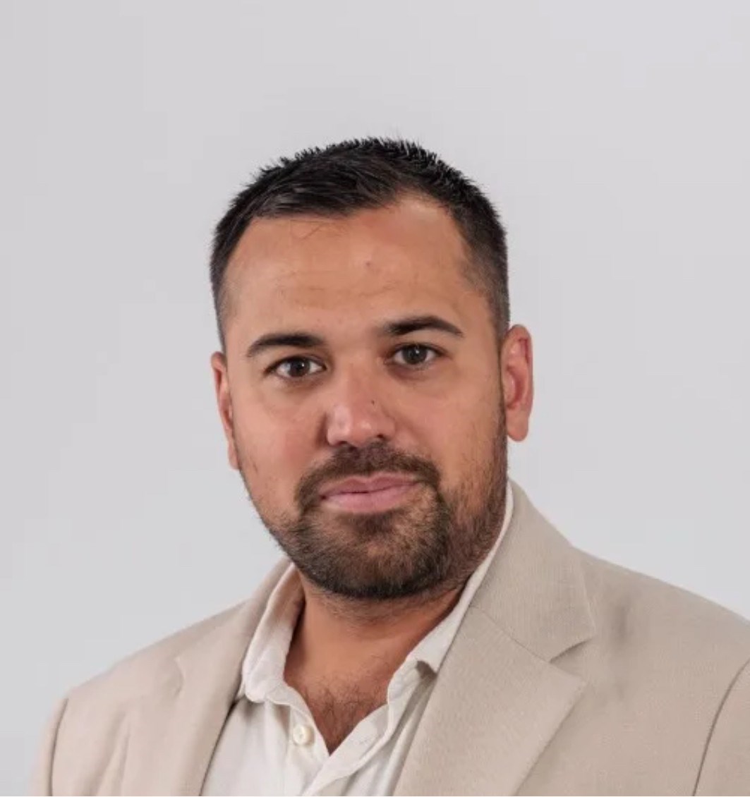 Aaron Khan, Director of R Tindell